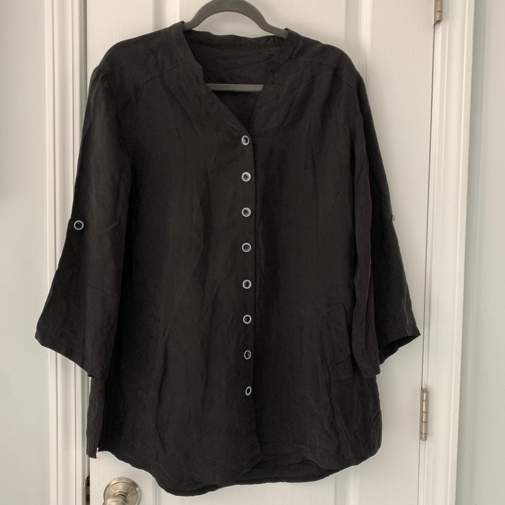"Silks‎ by Fridaze" Black V-Neck Button-Up Asymmetrical Tunic Top
